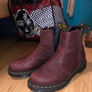 2976 Dr. Martens w/zip